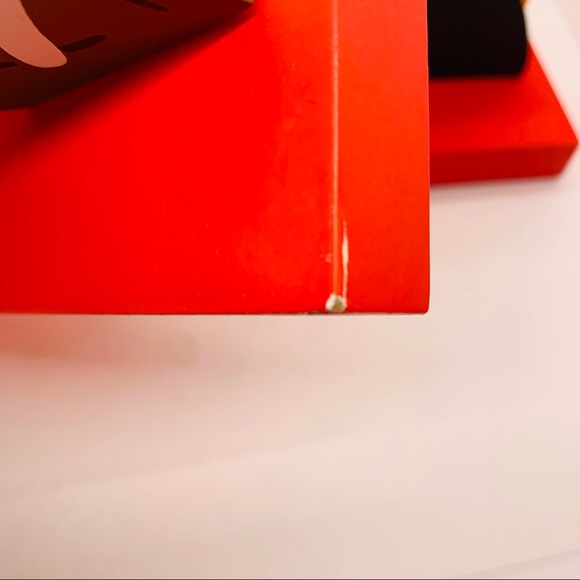 Tatutina Bookend Set of 2 Red for the sports enthusiast - Picture 3 of 11